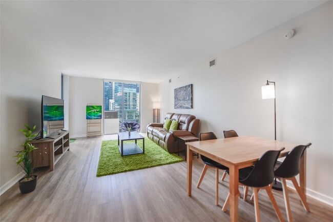 31 SE 6th St, Unit 1807 in Miami, FL - Building Photo - Building Photo