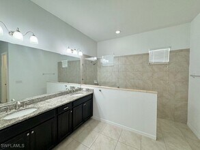 16344 Aberdeen Wy in Naples, FL - Foto de edificio - Building Photo