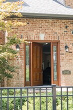 1052 Margret St in Des Plaines, IL - Building Photo - Building Photo