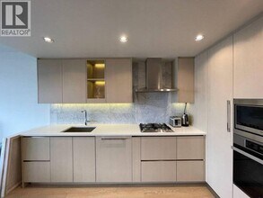 89 Nelson St. in Vancouver, BC - Building Photo - Building Photo