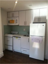 224 W 13th St-Unit -#R3 in New York, NY - Building Photo - Building Photo