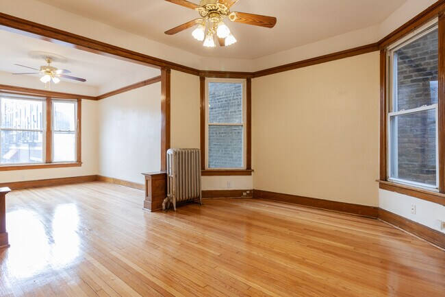 3326 N Clark St, Unit 2 in Chicago, IL - Building Photo - Building Photo