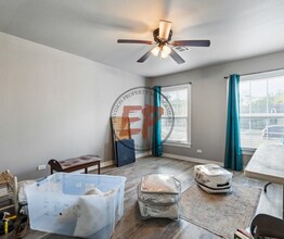 3201 Live Oak Ave in Waco, TX - Foto de edificio - Building Photo