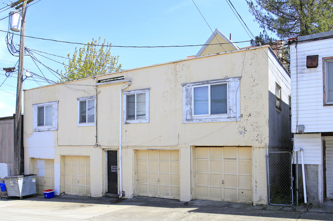 Lentzy Apartments in Everett, WA - Building Photo - Building Photo