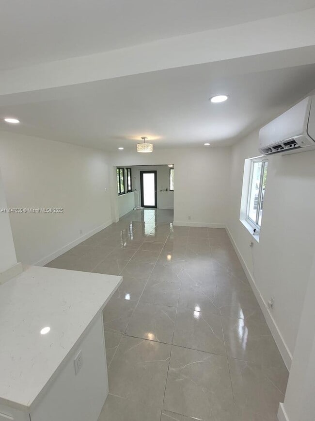 2823 Polk St in Hollywood, FL - Building Photo - Building Photo