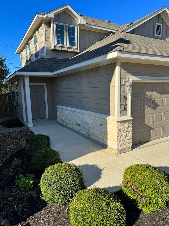 913 Crystal Brook Cv in New Braunfels, TX - Building Photo - Building Photo