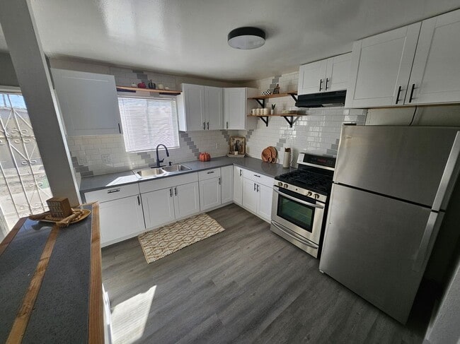 96 E. Palomar in Chula Vista, CA - Building Photo - Building Photo