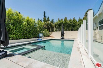 5737 Allott Ave in Los Angeles, CA - Building Photo - Building Photo