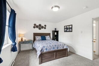 Jenna Village Apartments in Springfield, OR - Building Photo - Building Photo