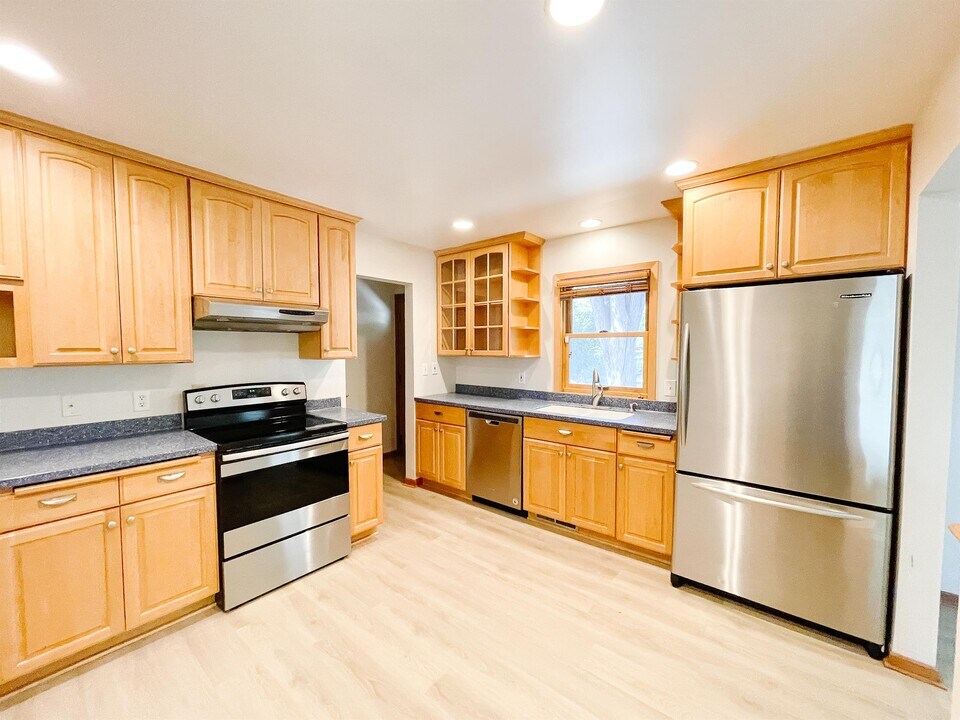 1172 Highview Dr in New Brighton, MN - Building Photo