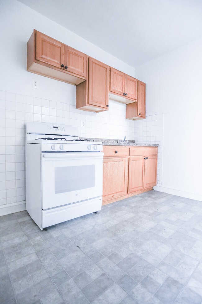3950 W Roscoe St, Unit 1A