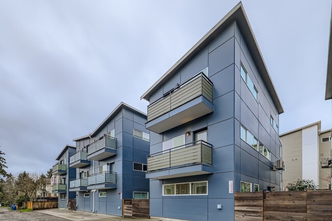 12038 33rd Ave NE in Seattle, WA - Building Photo - Building Photo