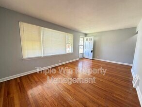 10168 Cabot Dr in St. Louis, MO - Building Photo - Building Photo