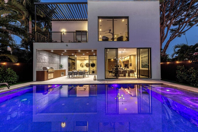 727 NE 17th Way in Fort Lauderdale, FL - Building Photo - Building Photo