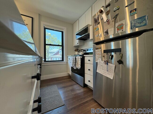 35 Hunnewell Ave in Boston, MA - Building Photo - Building Photo
