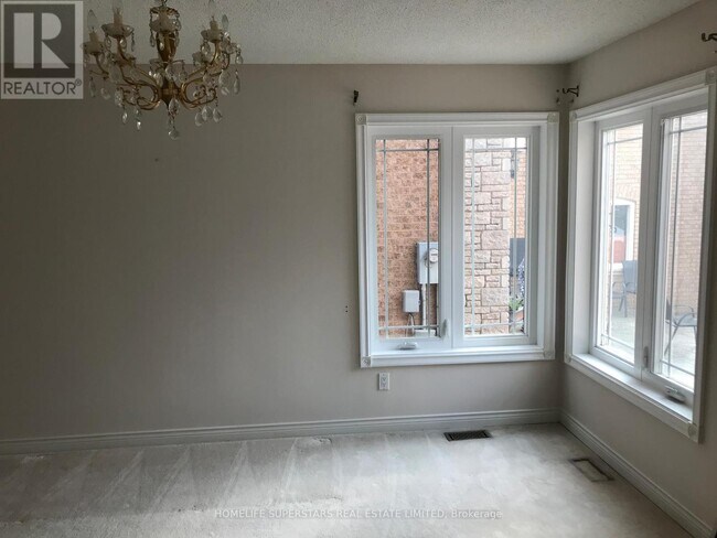 54 Hollybush St in Brampton, ON - Building Photo - Building Photo