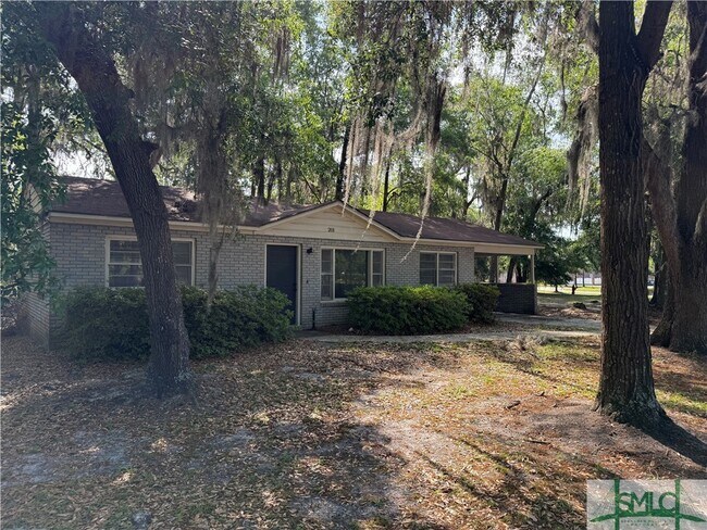 201 W Washington Ave in Hinesville, GA - Building Photo - Building Photo