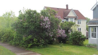 2814 Wellington St, Unit 2814 upper in Duluth, MN - Building Photo
