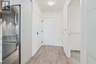 500 Plains Rd E in Burlington, ON - Building Photo - Building Photo