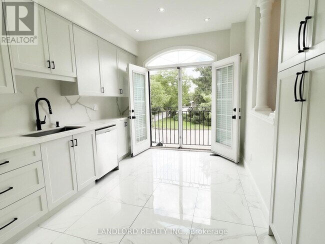 33 Benson Ave in Richmond Hill, ON - Building Photo - Building Photo