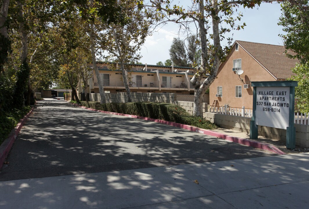 Village East Apartments in Hemet, CA - Building Photo