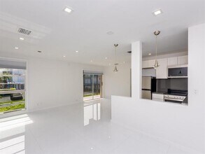 2420 Diana Dr in Hallandale Beach, FL - Building Photo - Building Photo