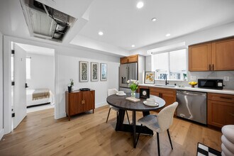 1223 W 37th Dr in Los Angeles, CA - Building Photo - Building Photo