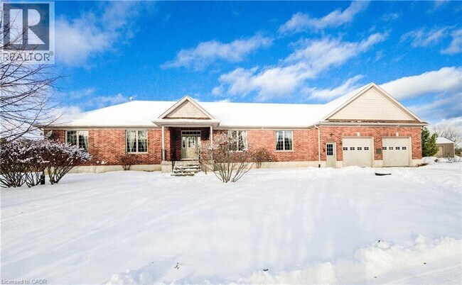 4075 Victoria Rd S in Puslinch, ON - Building Photo - Building Photo