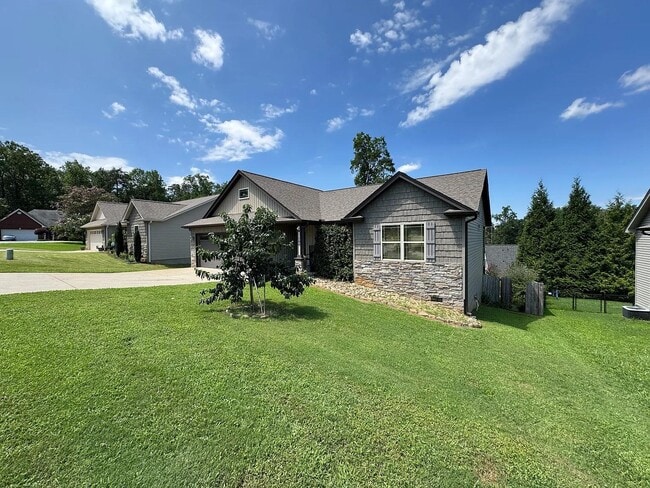 property at 106 S Hamlet Ct