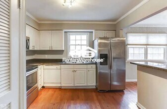 6520 Roswell Rd in Sandy Springs, GA - Foto de edificio - Building Photo