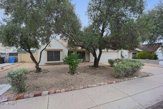1007 E Oraibi Dr in Phoenix, AZ - Building Photo - Building Photo