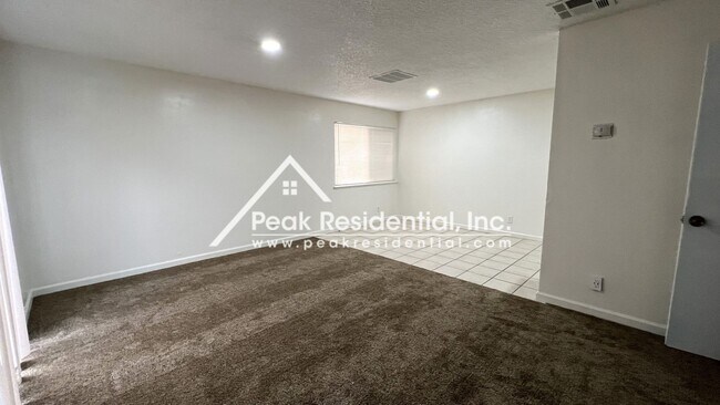 2715 El Parque Cir in Rancho Cordova, CA - Building Photo - Building Photo