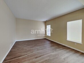 10221 Blue Sky Dr in Avon, IN - Building Photo - Building Photo