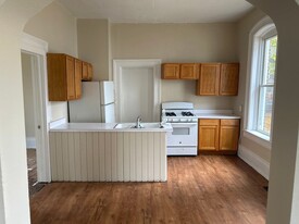 1008 E 4th St in Monroe, MI - Building Photo