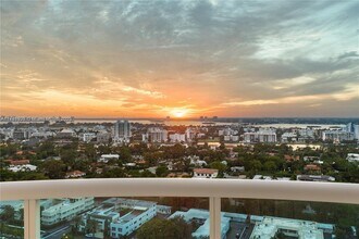 10101 Collins Ave in Bal Harbour, FL - Building Photo - Building Photo