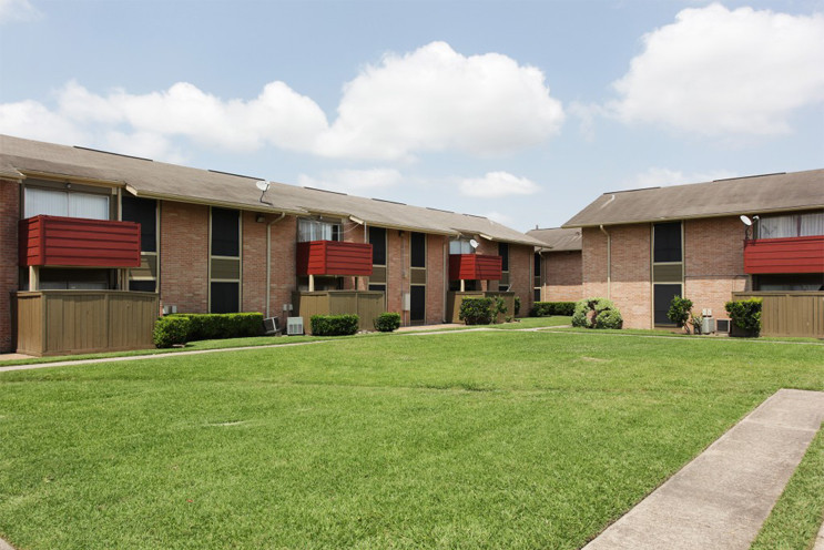 Pelican Pointe in Houston, TX - Building Photo