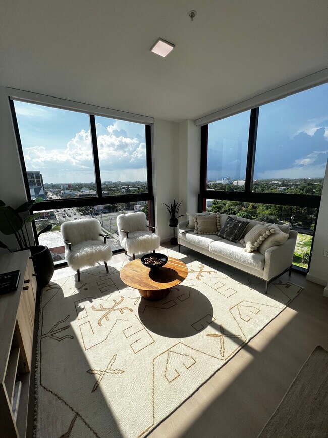 159 NW 30th St, Unit B1 in Miami, FL - Building Photo - Building Photo