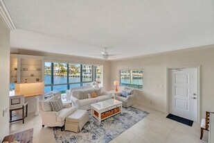 2258 Gulf Shore Blvd N in Naples, FL - Building Photo