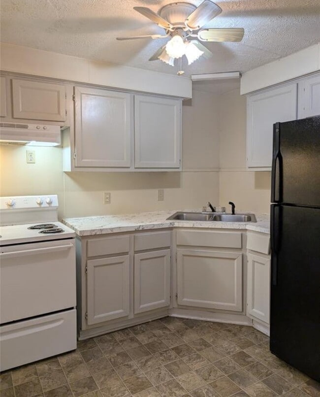 property at 214 W Marion St