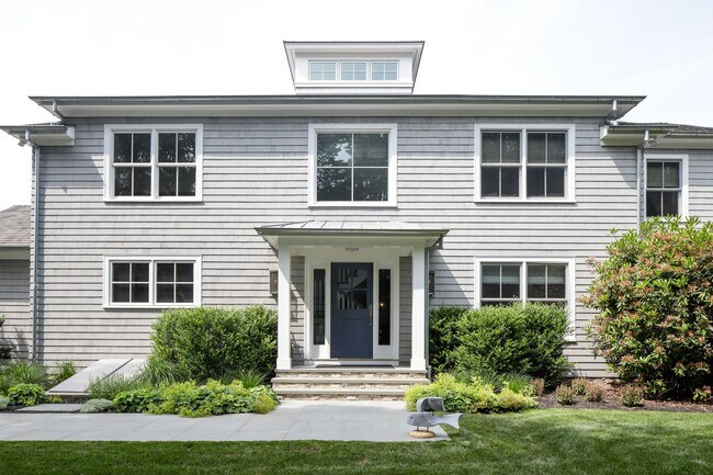 34 Head of Pond Rd in Water Mill, NY - Building Photo - Building Photo