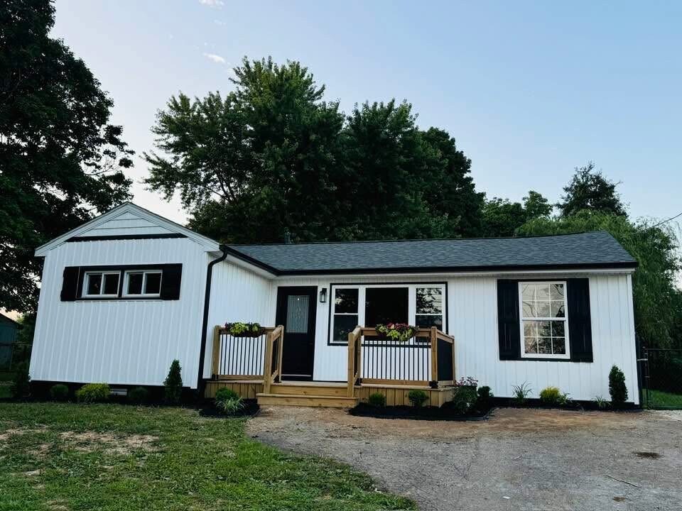 306 Manley Ave in Vine Grove, KY - Building Photo