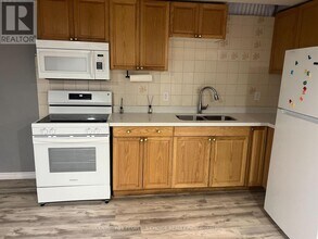 80 Atkins Cir in Brampton, ON - Building Photo - Building Photo