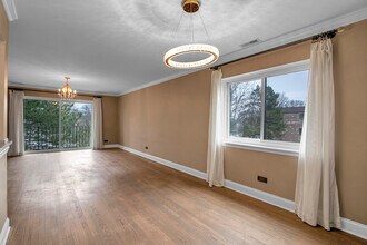 1002 Castilian Ct in Glenview, IL - Building Photo - Building Photo