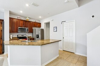7435 Arlington Grove Cir in Tampa, FL - Building Photo - Building Photo