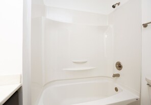 Spring Creek Townhomes in Springfield, IL - Building Photo