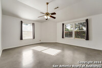 15703 Knollrun in San Antonio, TX - Foto de edificio - Building Photo