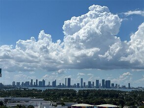 2401 Collins Ave, Unit 1906 in Miami Beach, FL - Building Photo - Building Photo