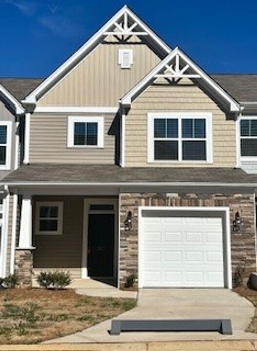 207 Arbor Trl in Powdersville, SC - Foto de edificio