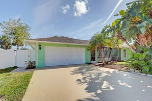 238 SW Grove Ave in Port St. Lucie, FL - Building Photo
