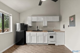 3801 SW Triana Blvd in Huntsville, AL - Building Photo - Building Photo